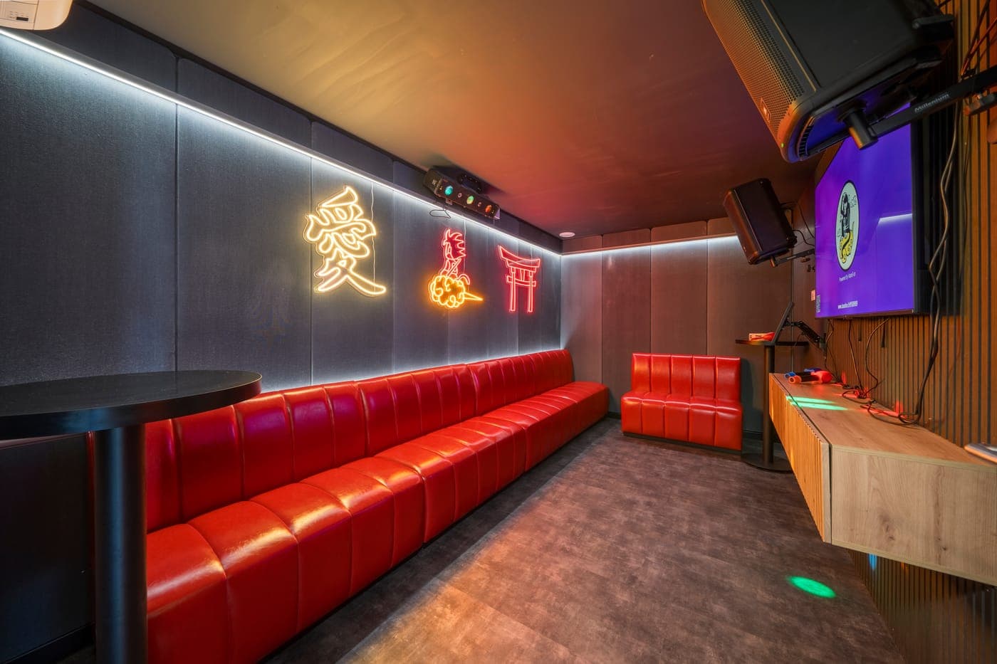 Box Japon — Idéogrammes et torii, banquette rouge